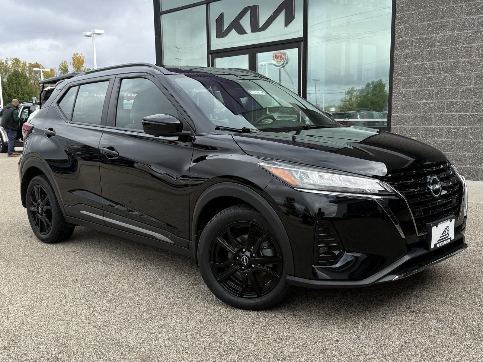 2023 Nissan Kicks SR FWD