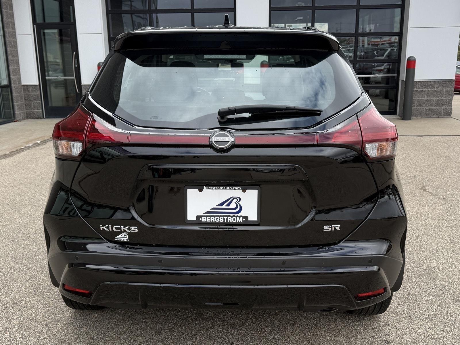 2023 Nissan Kicks SR FWD