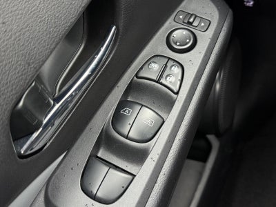 2023 Nissan Kicks SR FWD