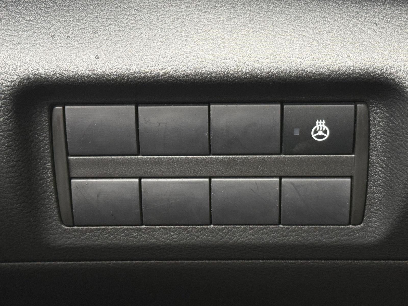 2023 Nissan Kicks SR FWD
