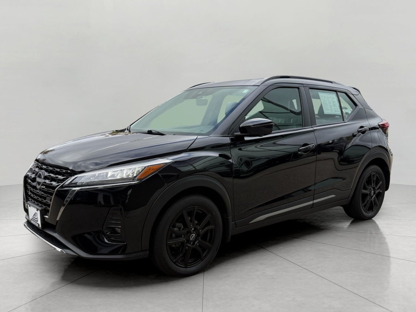2023 Nissan Kicks SR FWD