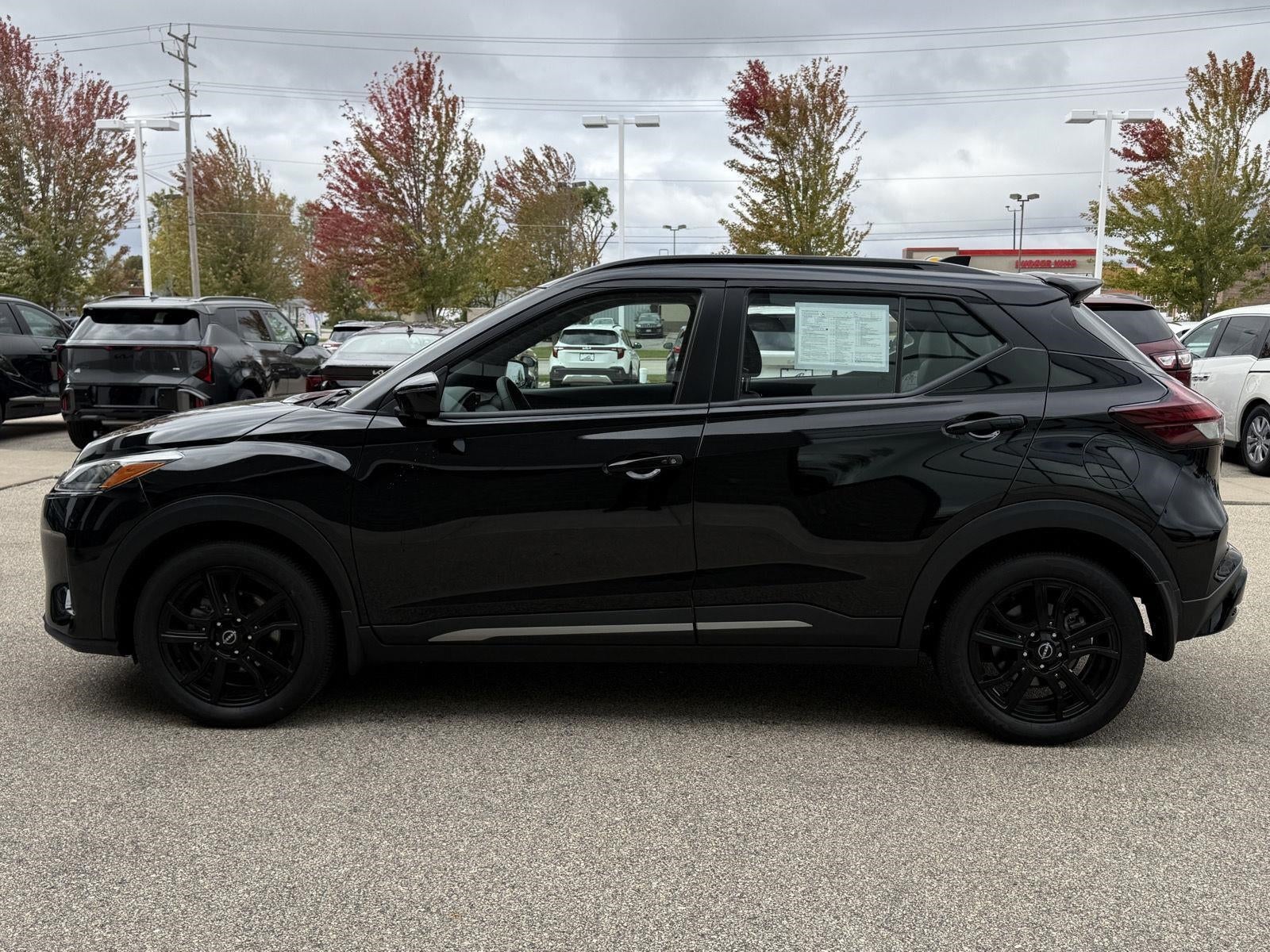 2023 Nissan Kicks SR FWD
