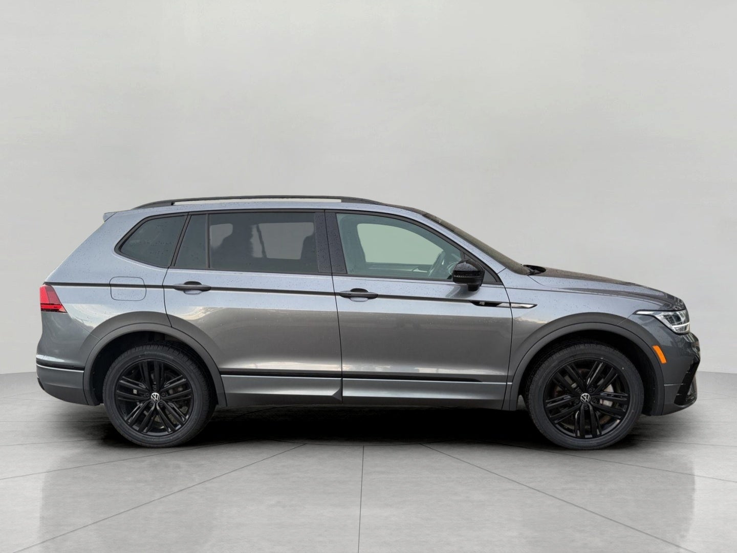 2022 Volkswagen Tiguan 2.0T SE R-Line Black 4MOTION