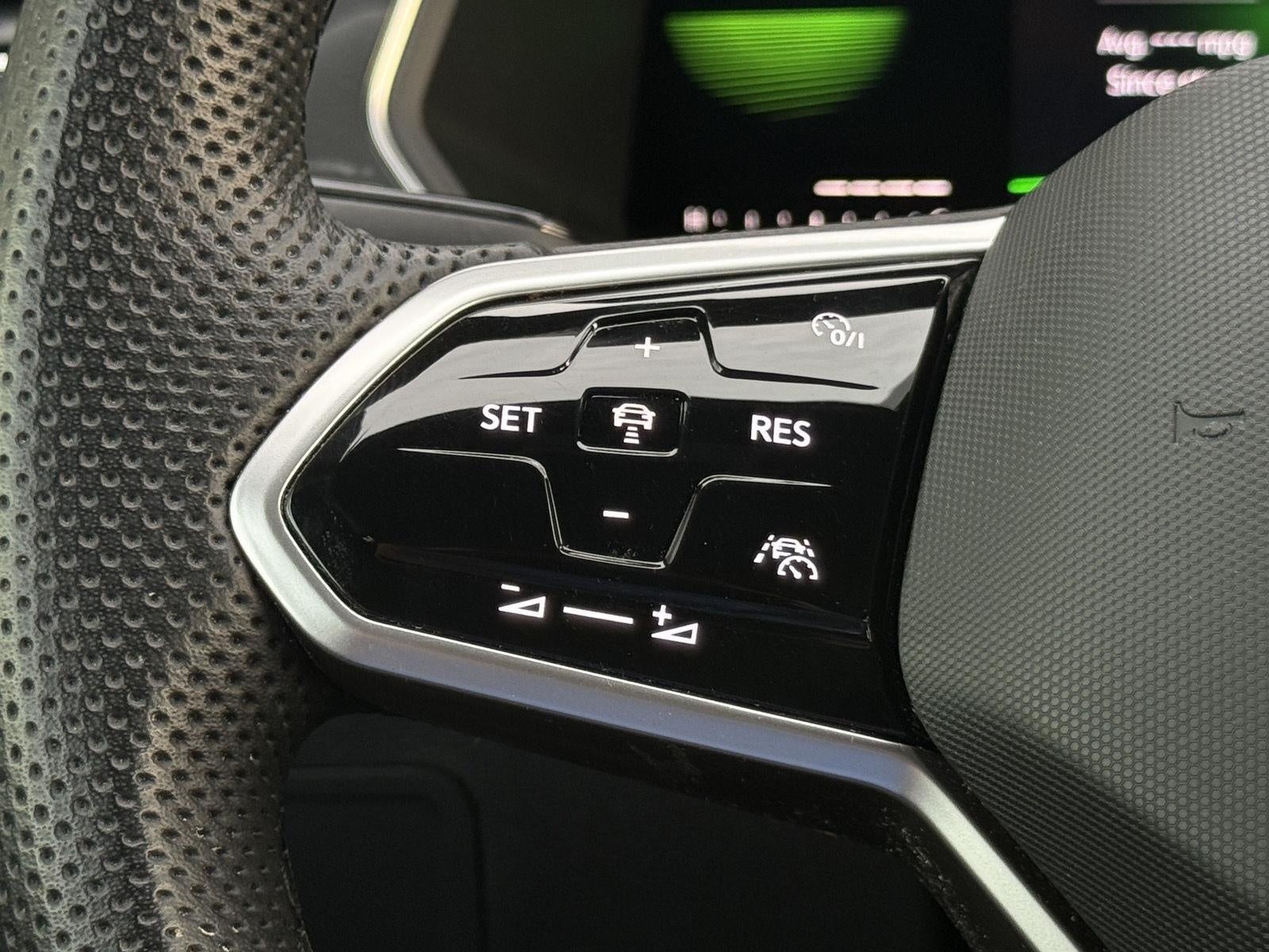 2022 Volkswagen Tiguan 2.0T SE R-Line Black 4MOTION