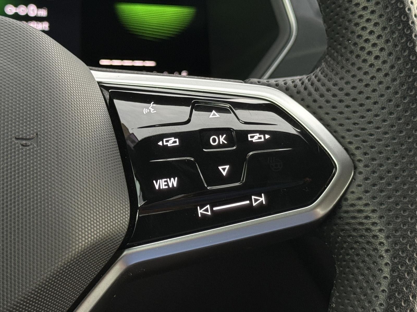 2022 Volkswagen Tiguan 2.0T SE R-Line Black 4MOTION