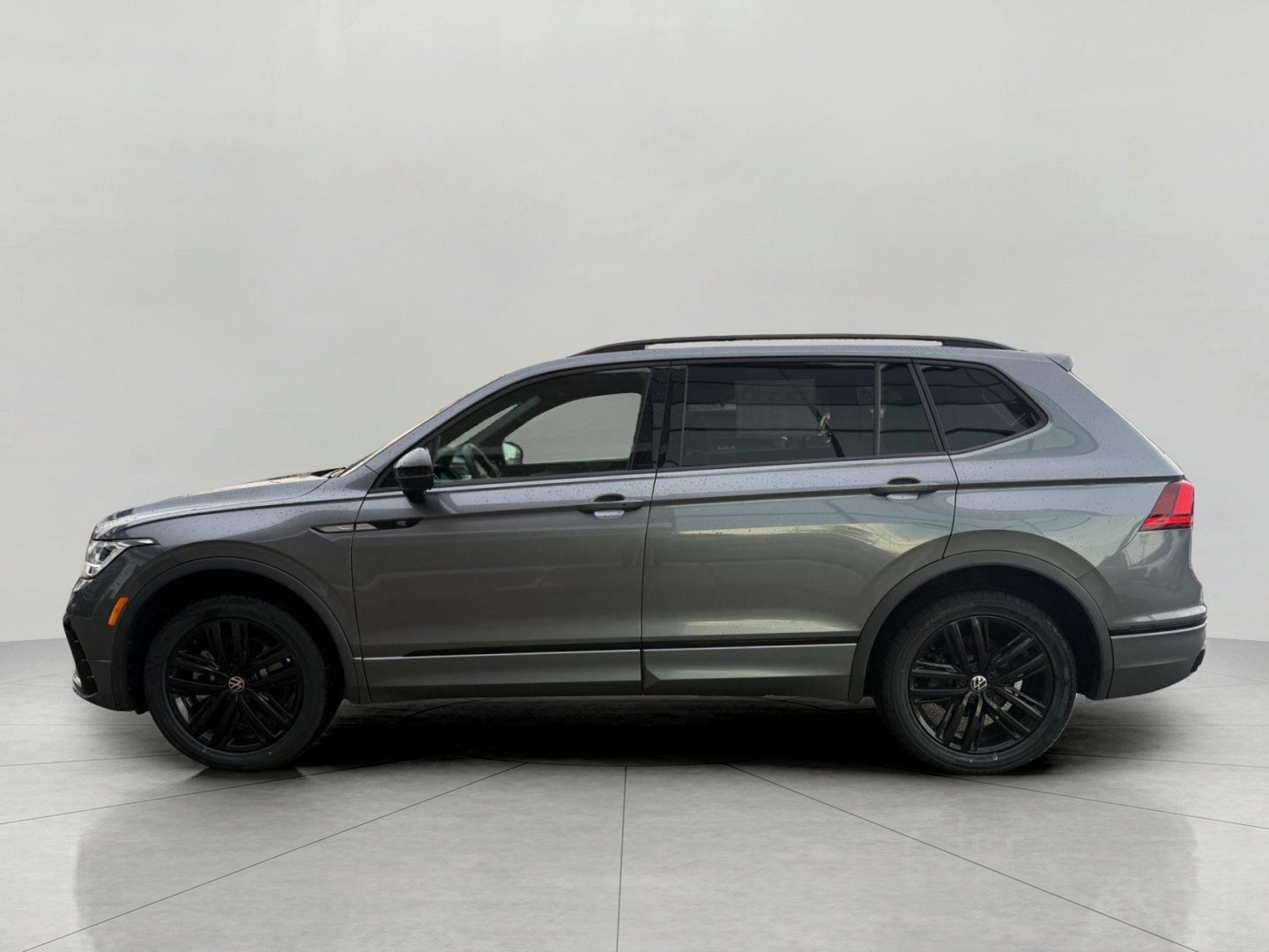 2022 Volkswagen Tiguan 2.0T SE R-Line Black 4MOTION