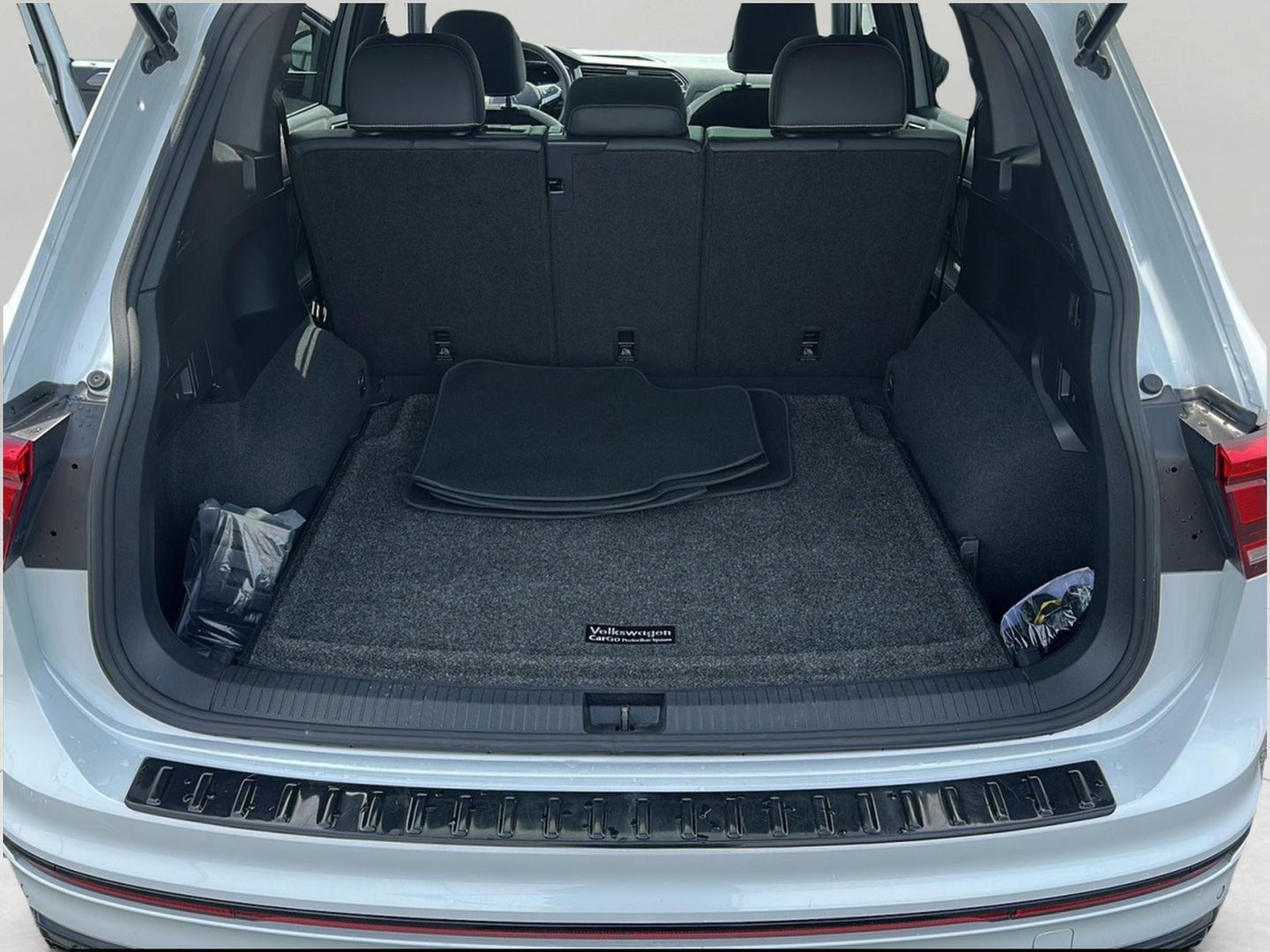 2023 Volkswagen Tiguan 2.0T SE R-Line Black 4MOTION