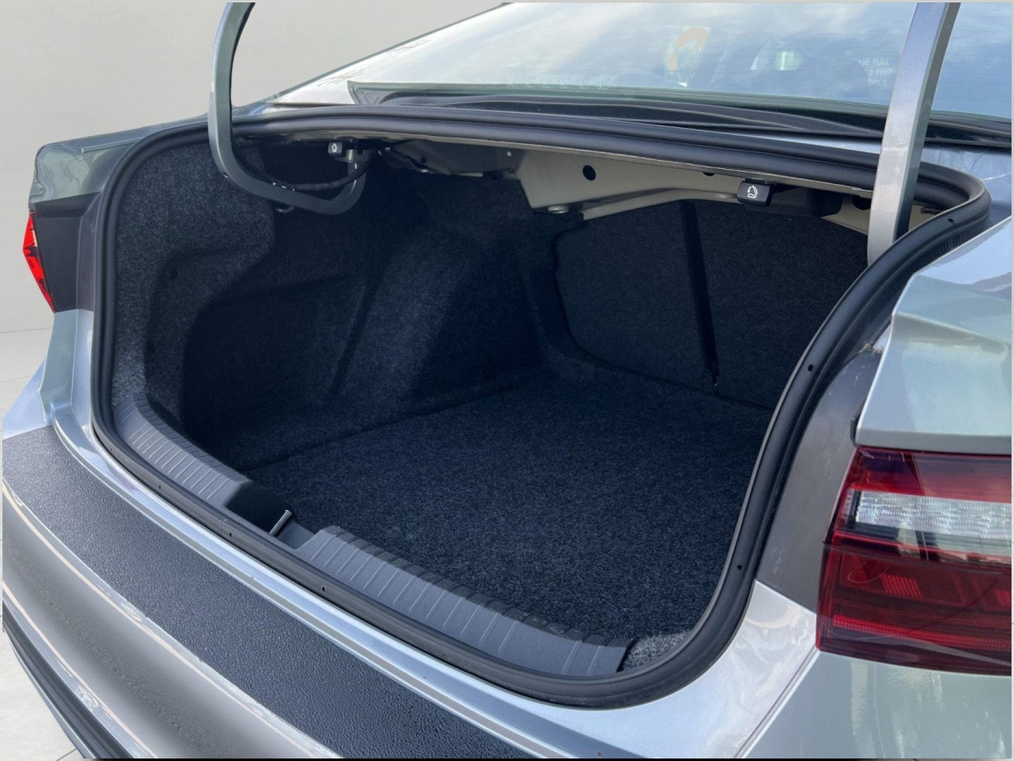2024 Volkswagen Jetta SE Auto