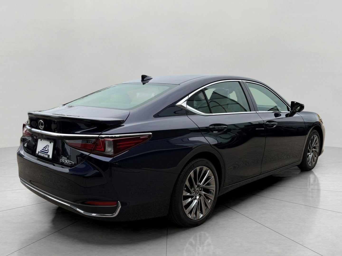 2025 Lexus ES 300h Luxury FWD