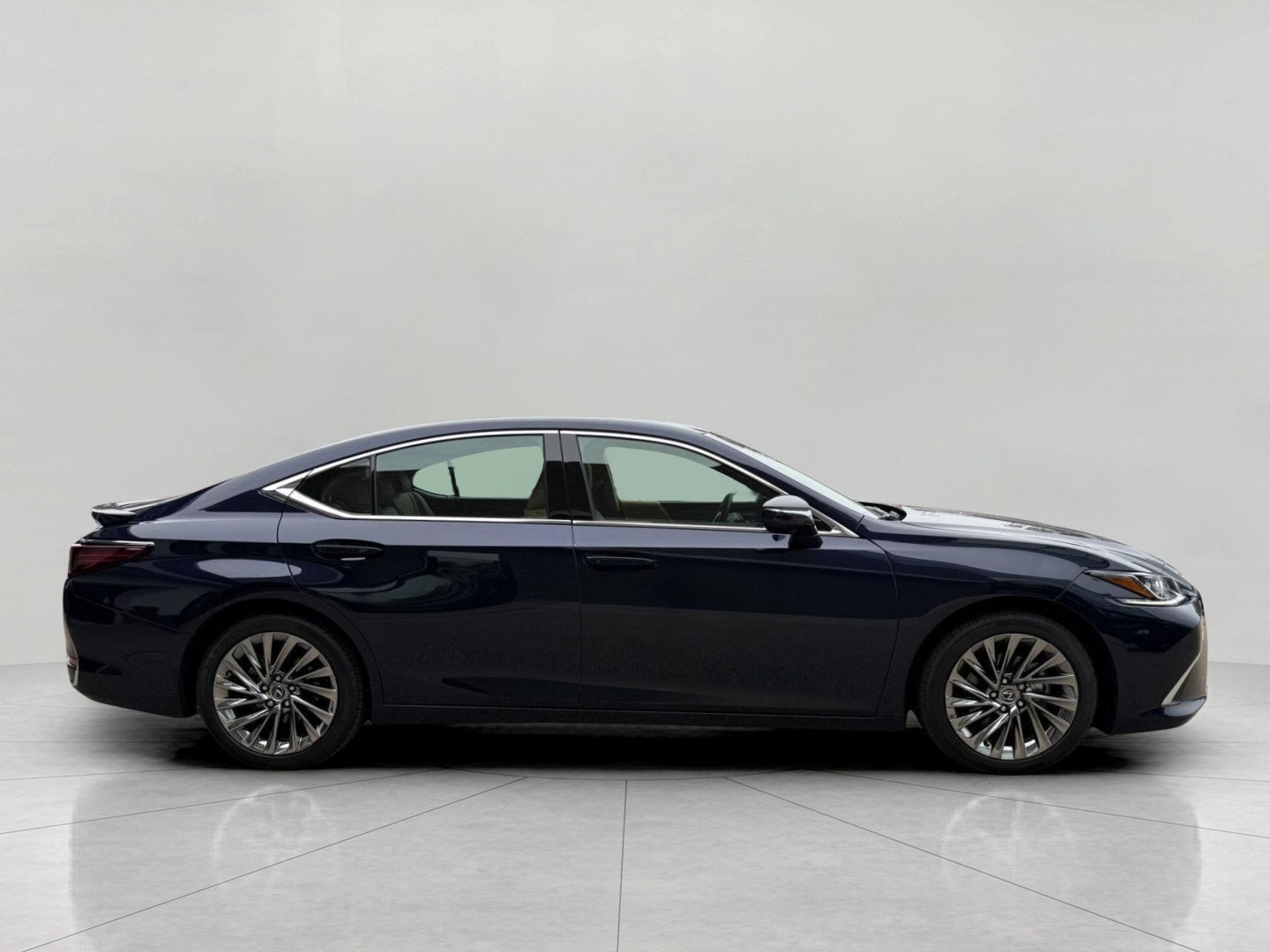 2025 Lexus ES 300h Luxury FWD