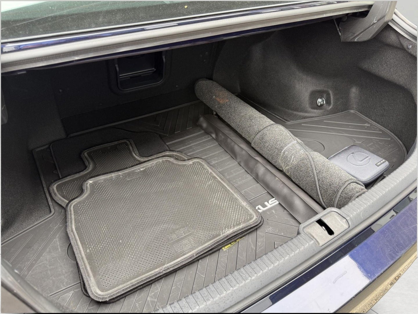 2025 Lexus ES 300h Luxury FWD