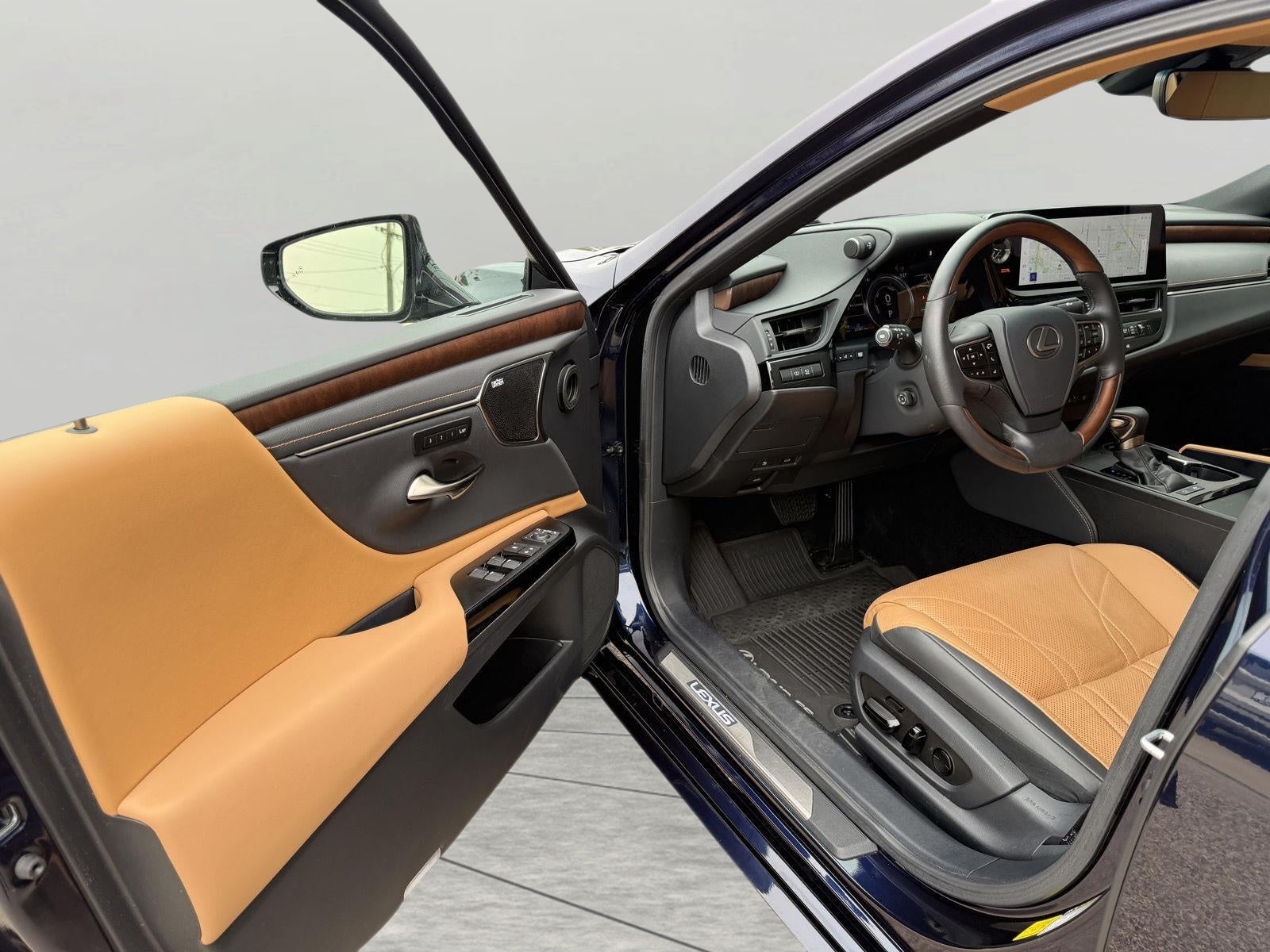 2025 Lexus ES 300h Luxury FWD