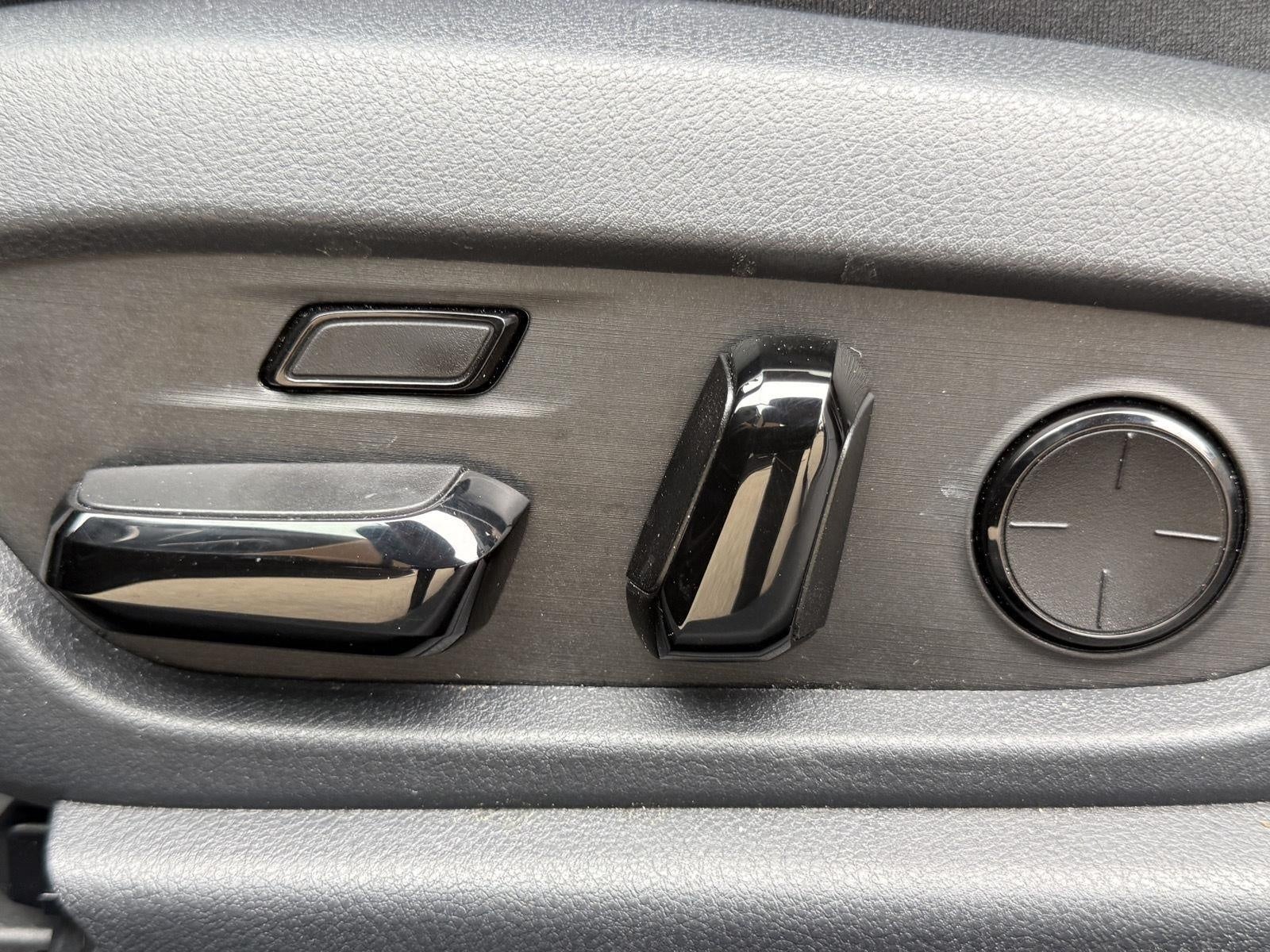 2025 Lexus ES 300h Luxury FWD