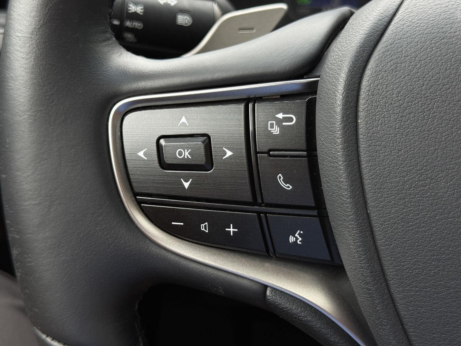 2025 Lexus ES 300h Luxury FWD