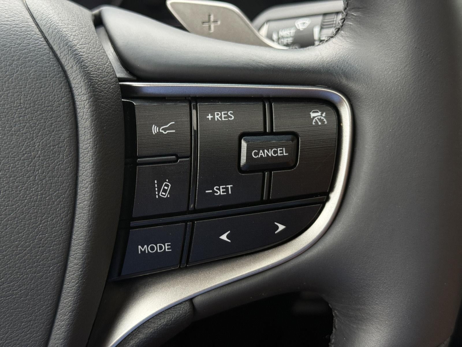 2025 Lexus ES 300h Luxury FWD