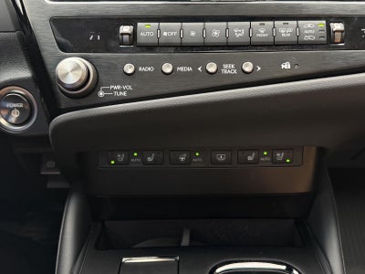 2025 Lexus ES 300h Luxury FWD