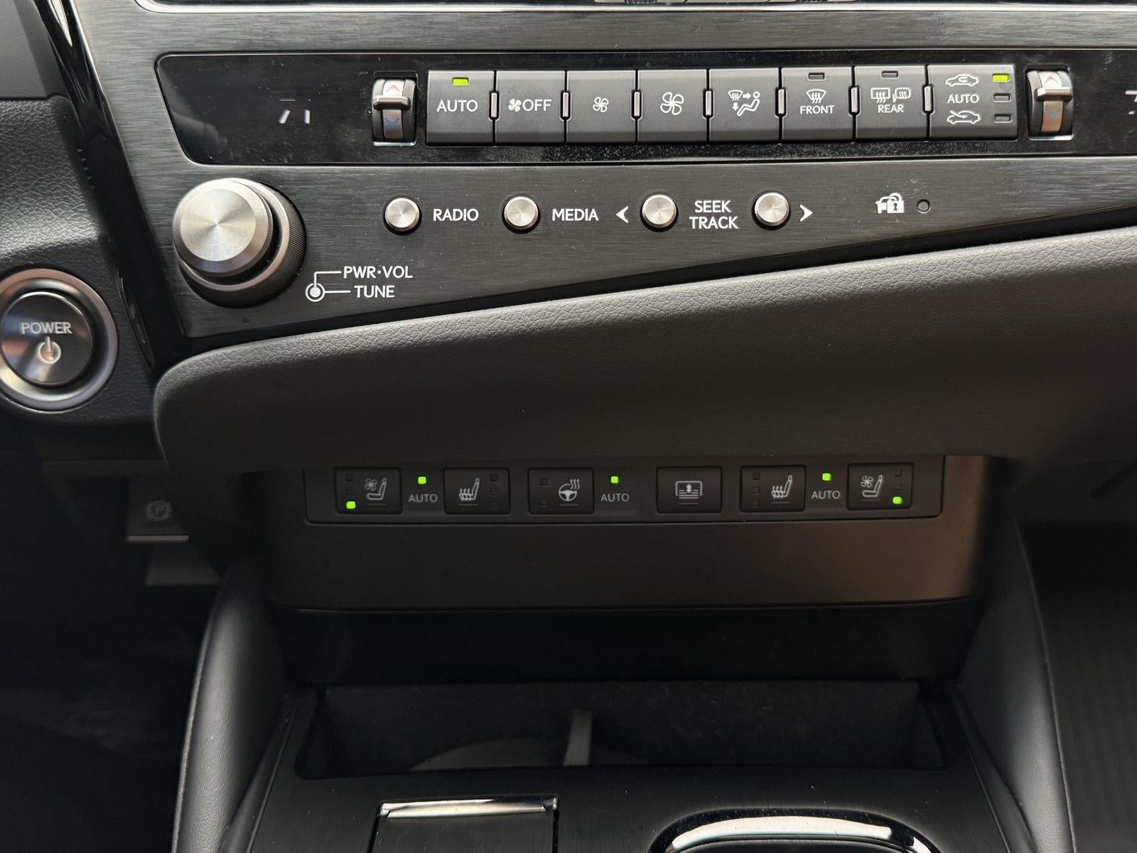 2025 Lexus ES 300h Luxury FWD