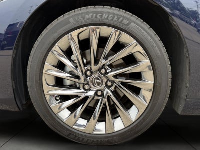 2025 Lexus ES 300h Luxury FWD