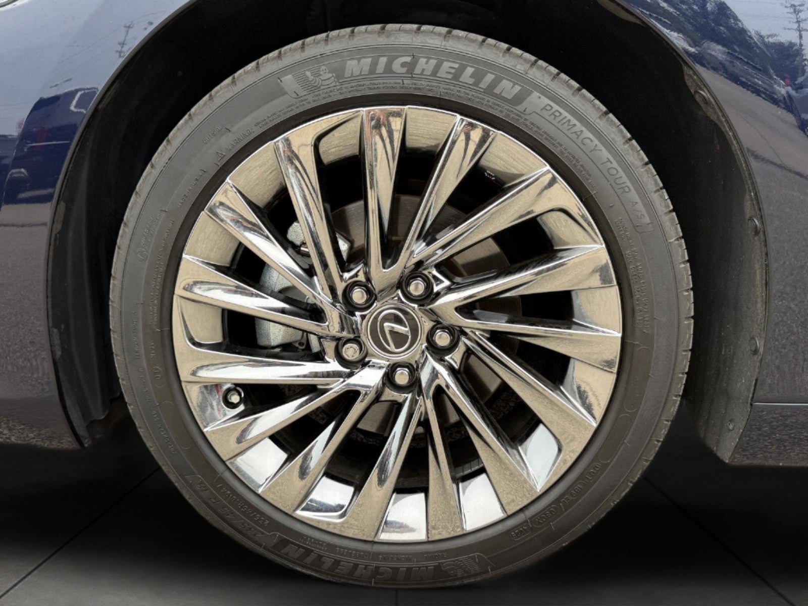 2025 Lexus ES 300h Luxury FWD