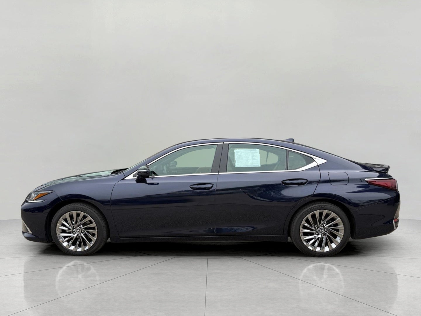 2025 Lexus ES 300h Luxury FWD