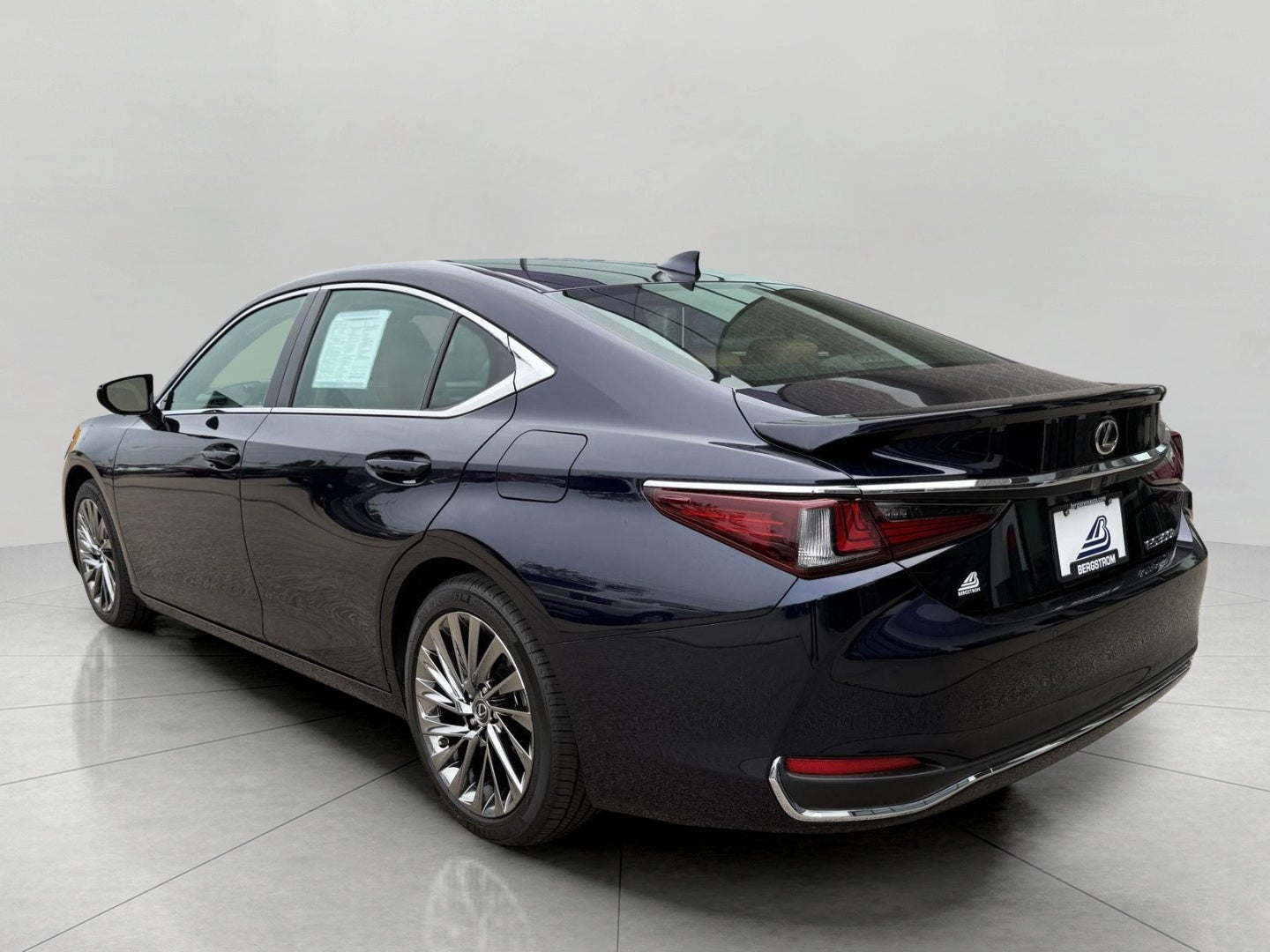 2025 Lexus ES 300h Luxury FWD