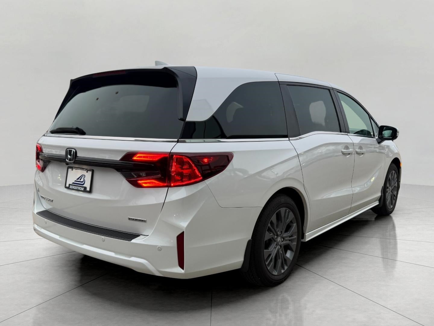 2025 Honda Odyssey Touring Auto
