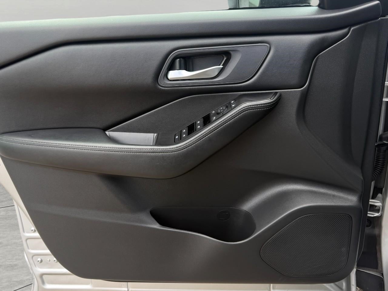 2025 Nissan Rogue AWD SV