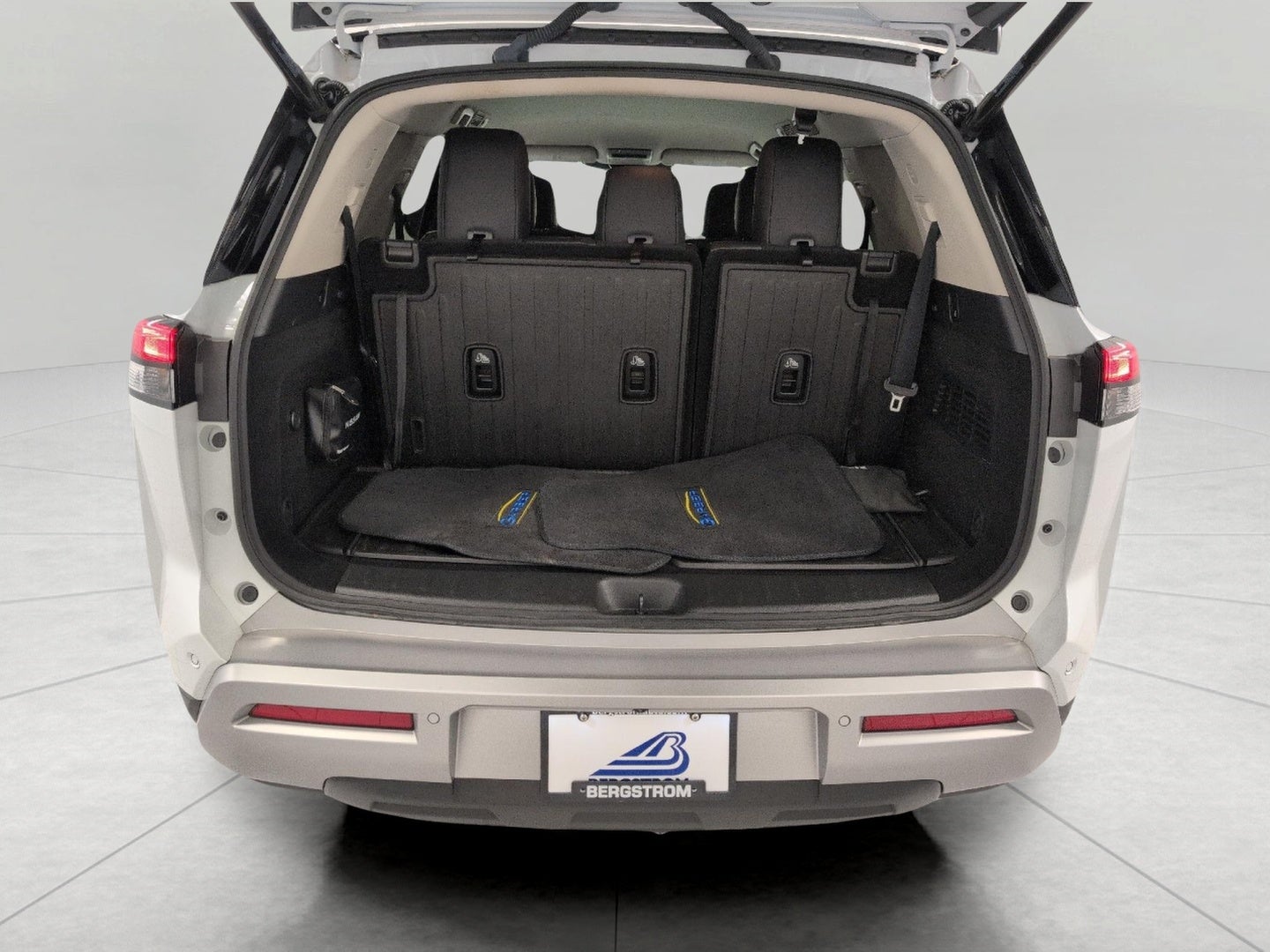 2025 Nissan Pathfinder SL - Photo 15