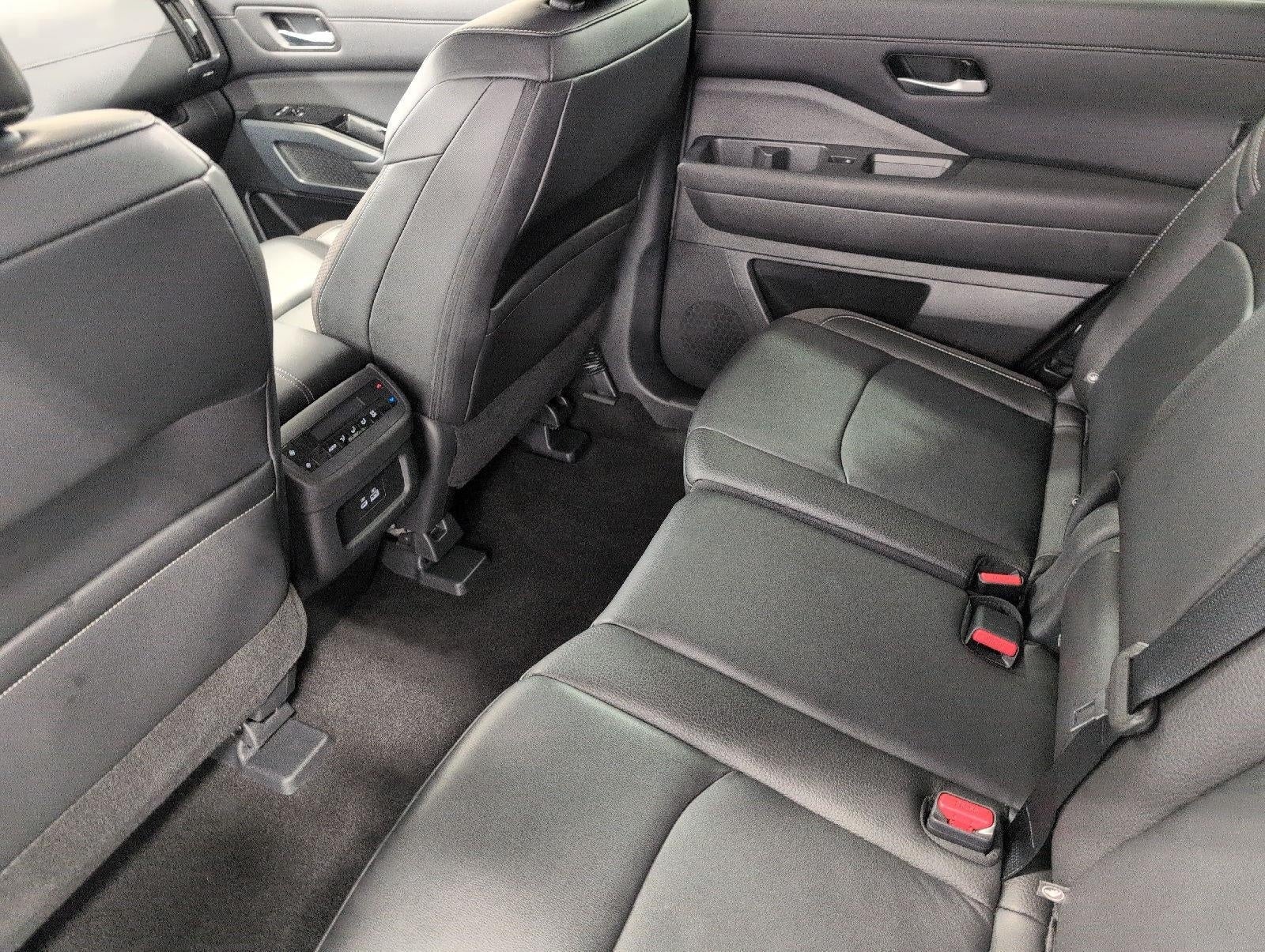 2025 Nissan Pathfinder SL - Photo 21