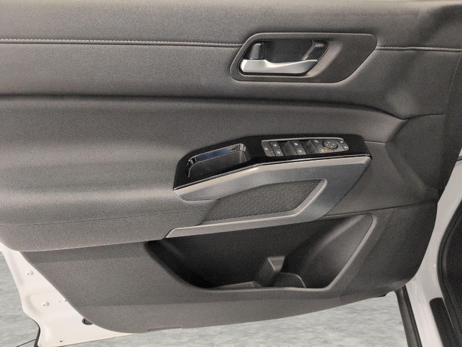 2025 Nissan Pathfinder SL - Photo 26