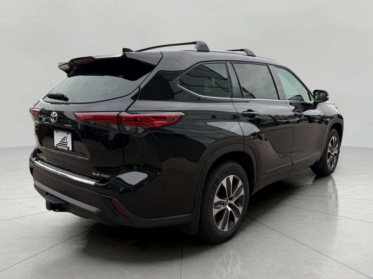 2022 Toyota Highlander XLE AWD (Natl)