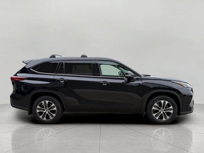 2022 Toyota Highlander XLE AWD (Natl)