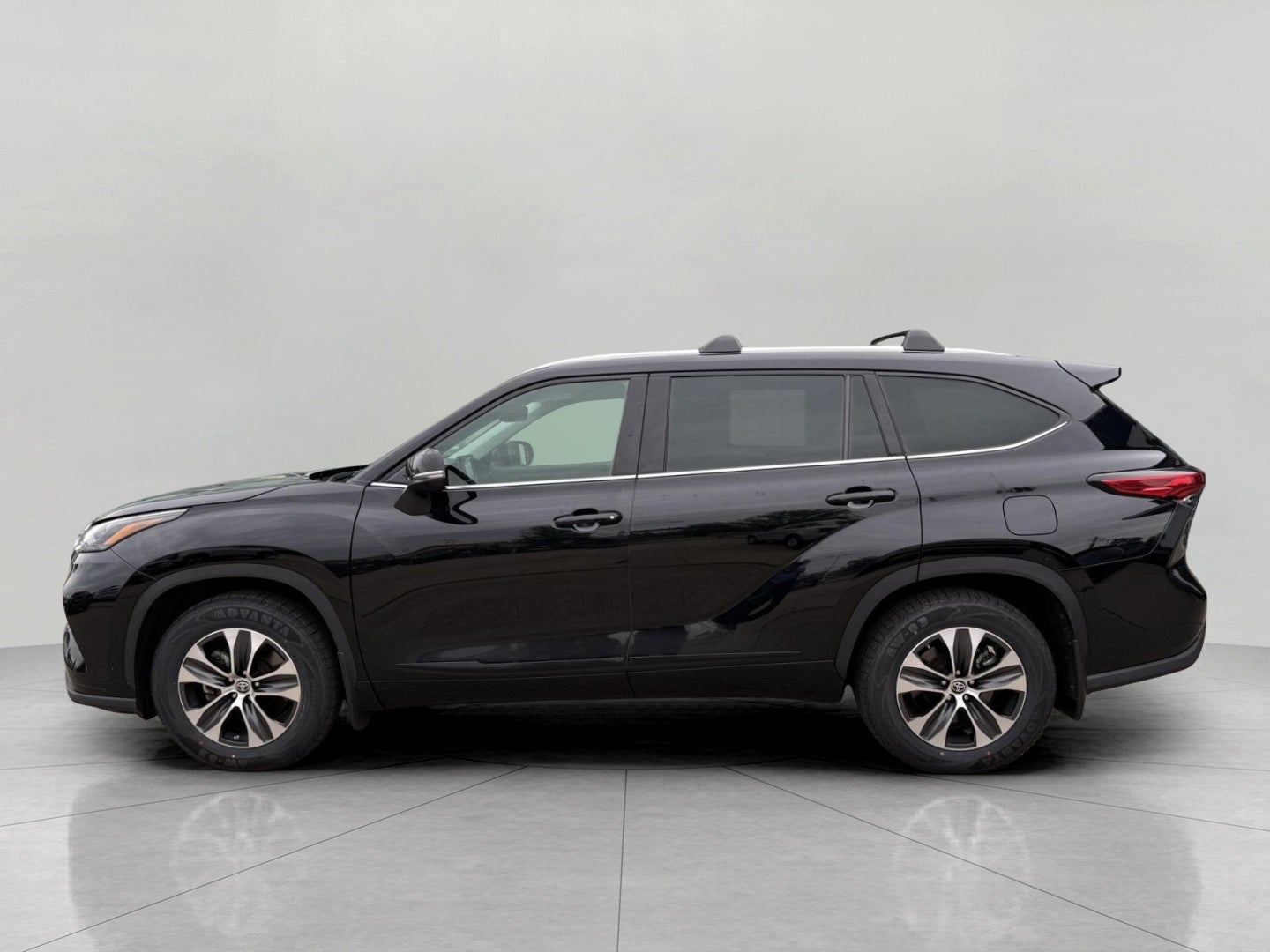 2022 Toyota Highlander XLE AWD (Natl)