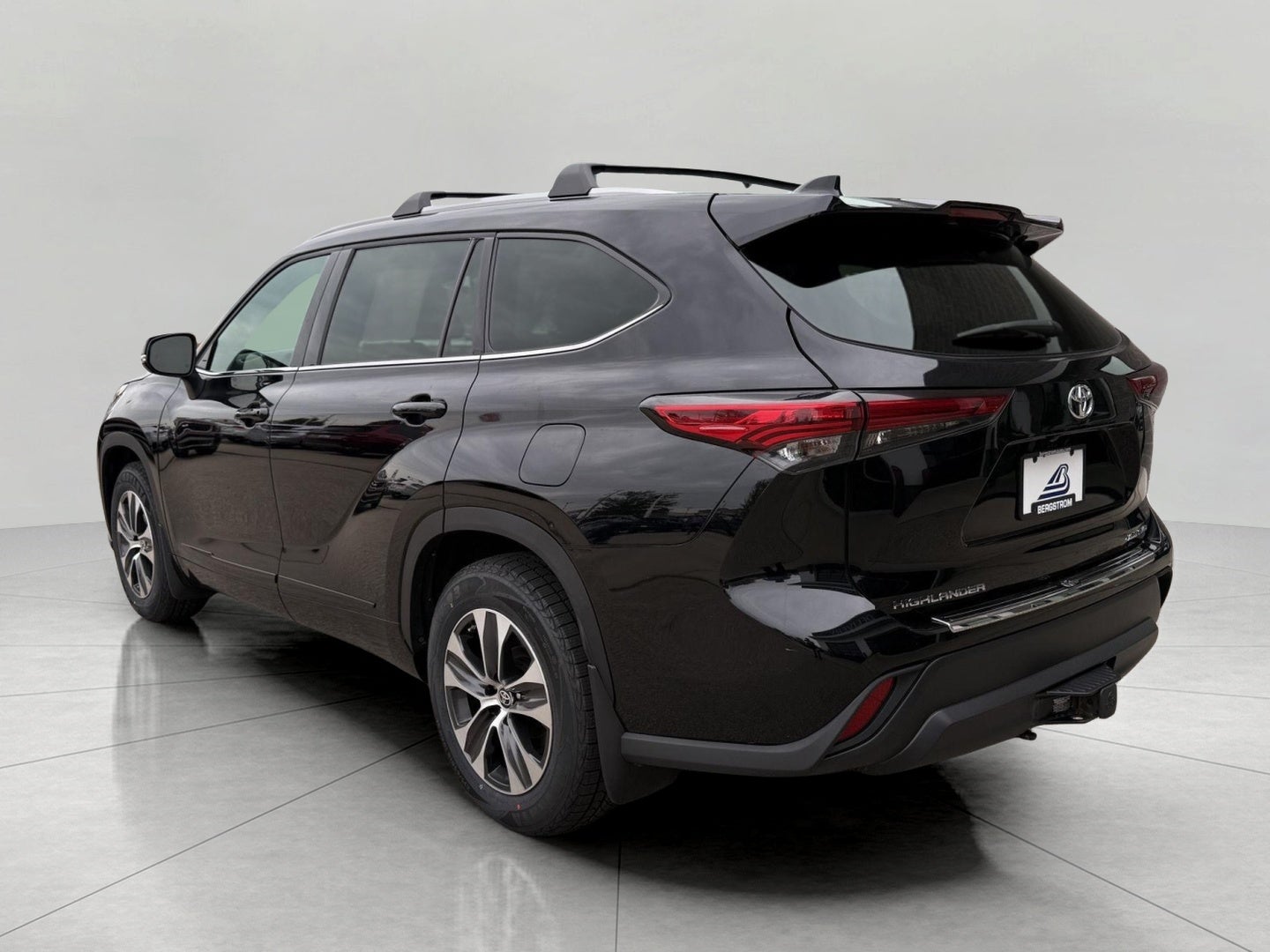 2022 Toyota Highlander XLE AWD (Natl)