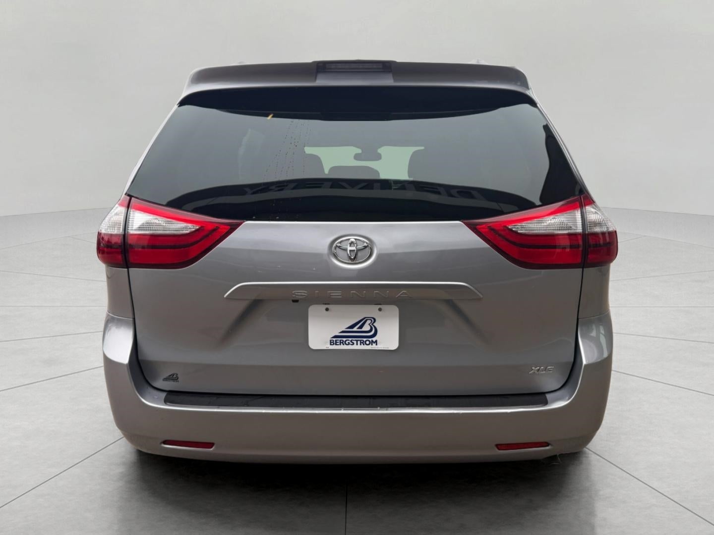 2018 Toyota Sienna XLE