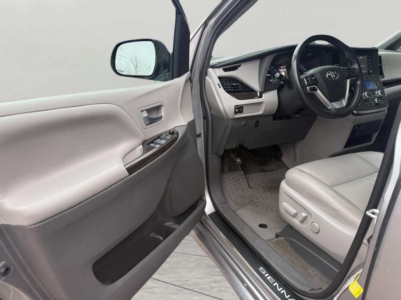2018 Toyota Sienna XLE