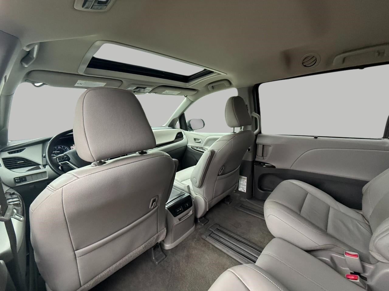 2018 Toyota Sienna XLE