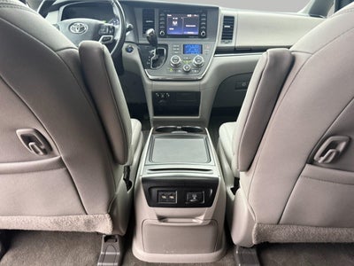 2018 Toyota Sienna XLE