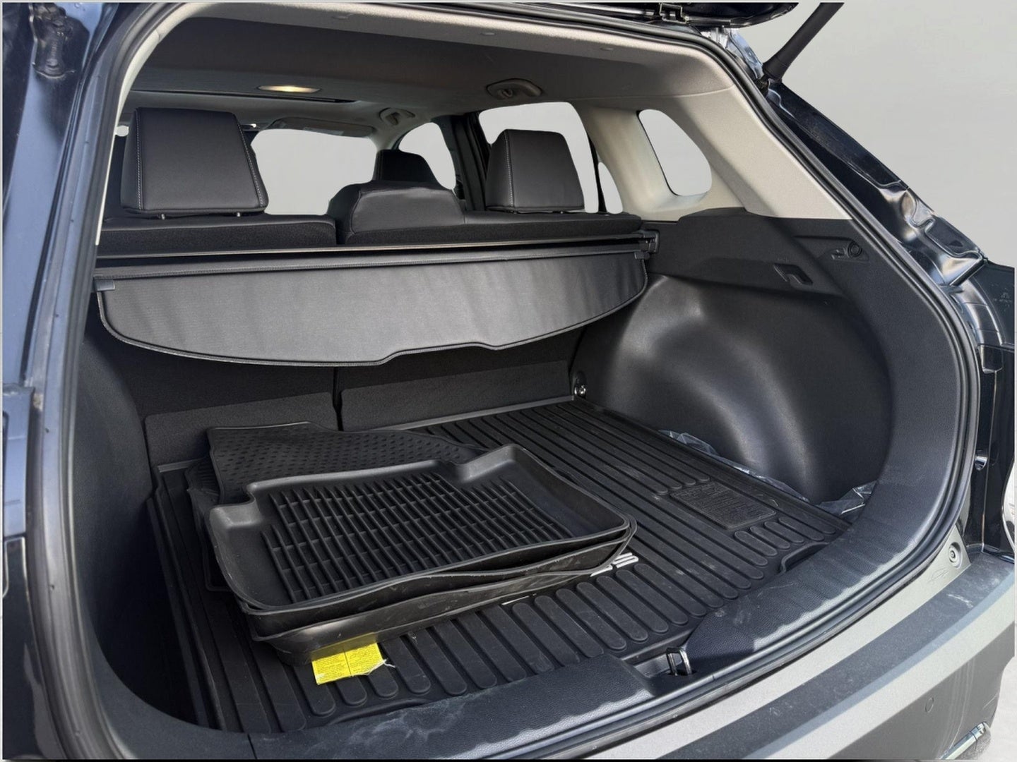 2023 Toyota Corolla Cross XLE 4WD (Natl)