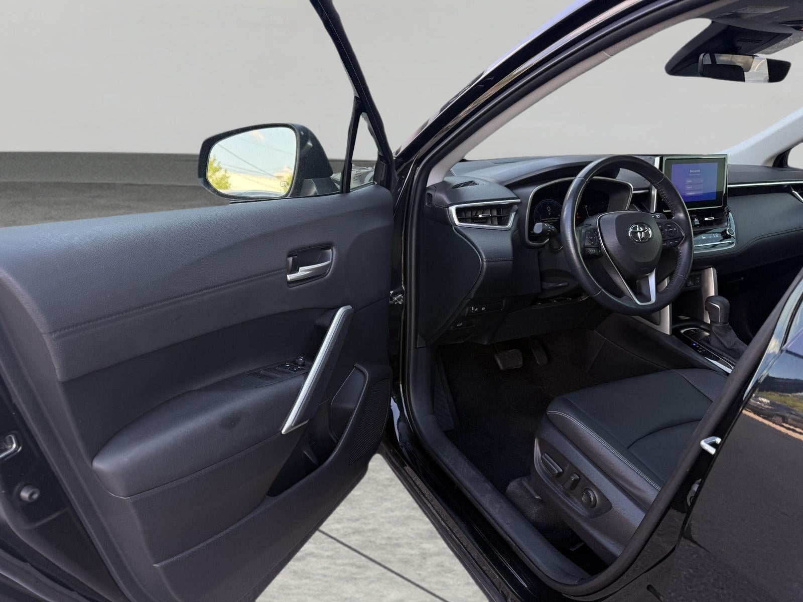 2023 Toyota Corolla Cross XLE 4WD (Natl)