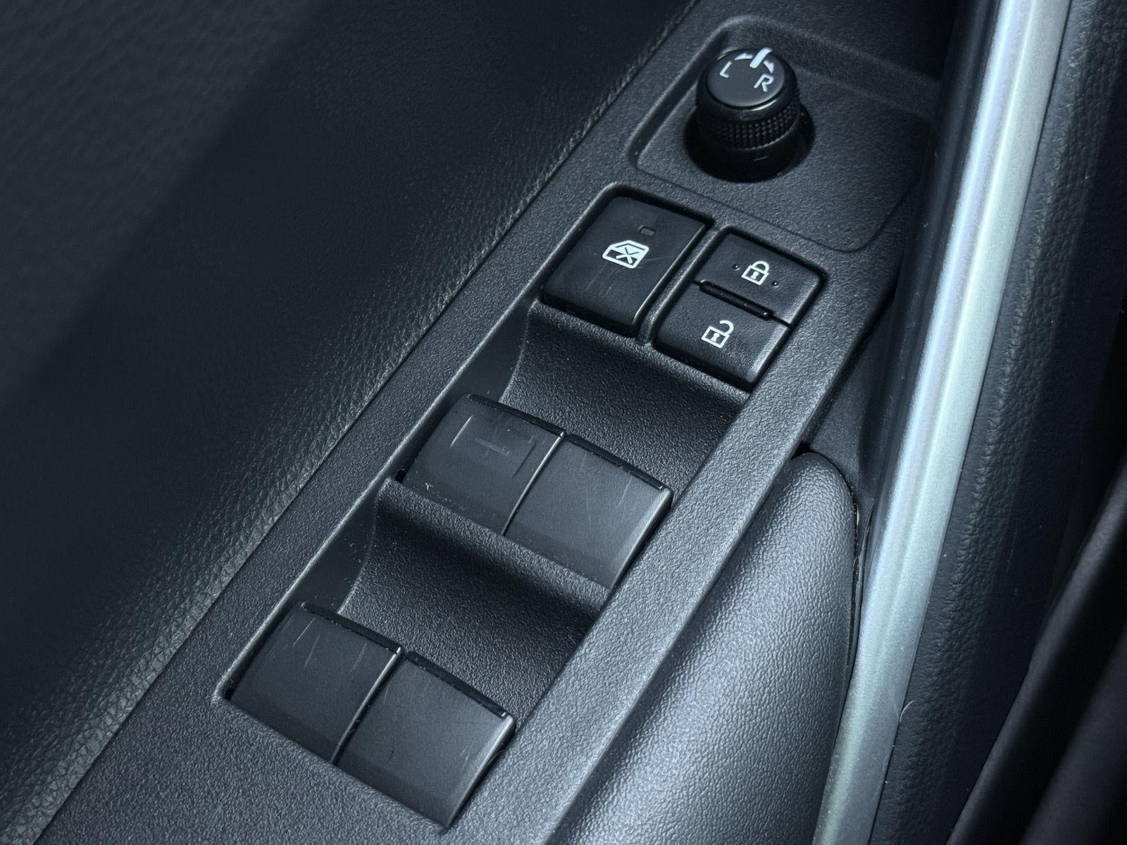 2023 Toyota Corolla Cross XLE 4WD (Natl)