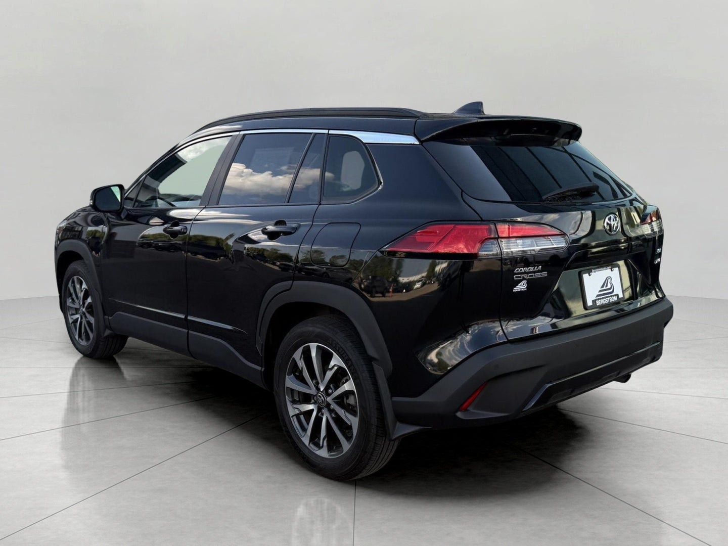 2023 Toyota Corolla Cross XLE 4WD (Natl)