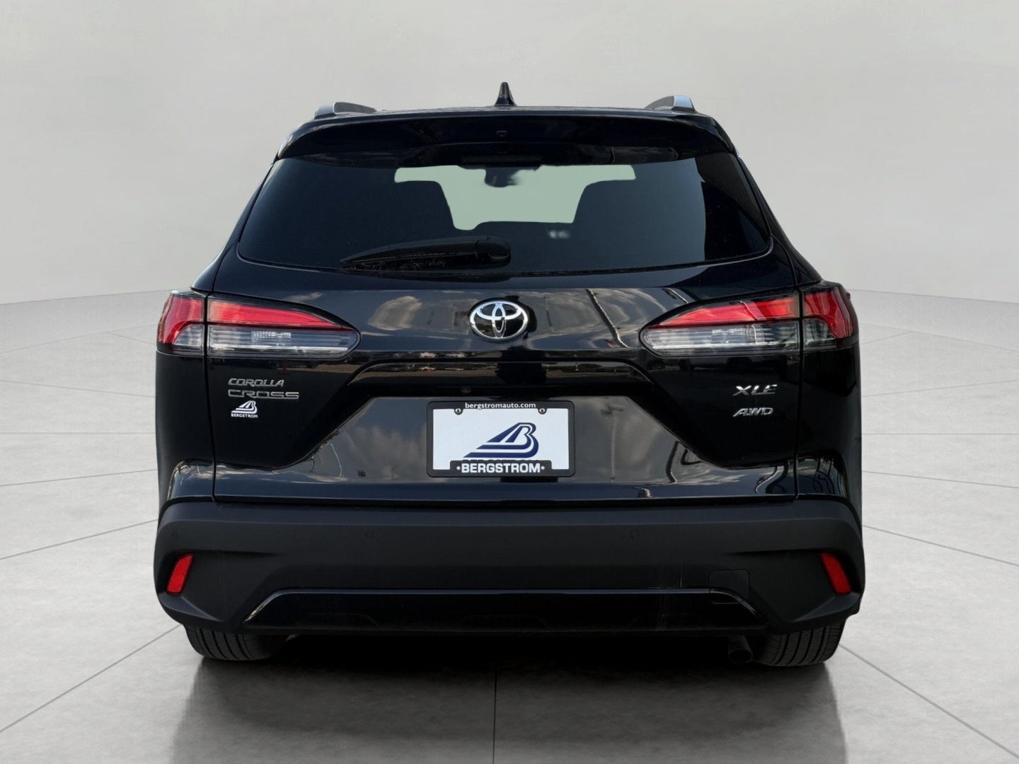 2023 Toyota Corolla Cross XLE 4WD (Natl)