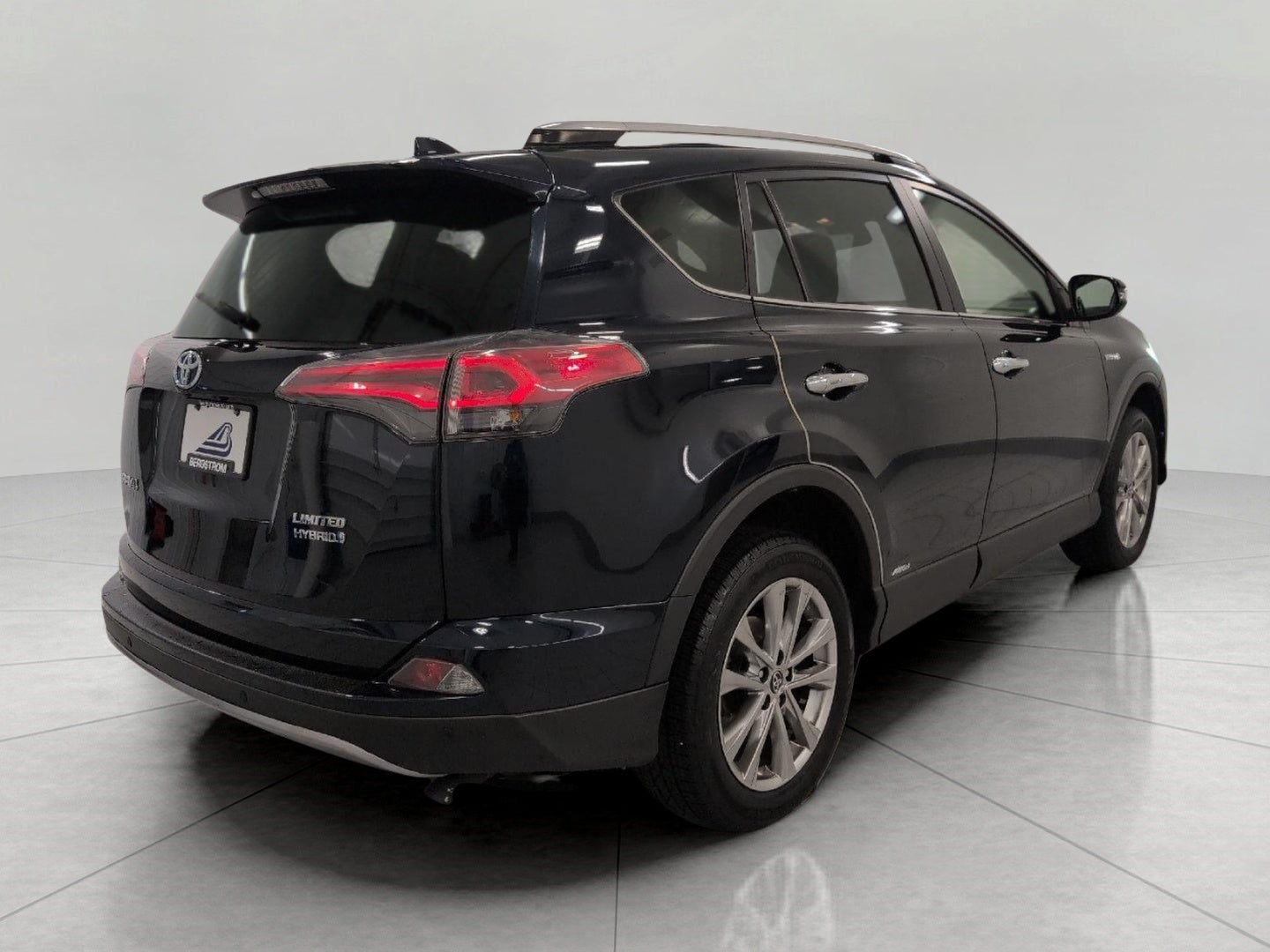2017 Toyota RAV4 Hybrid Limited AWD (Natl)