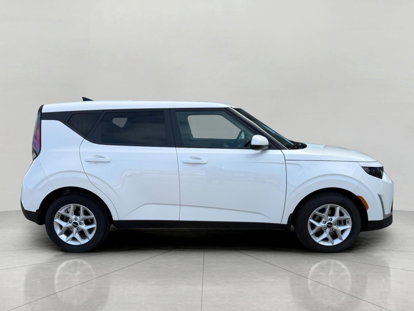 2023 Kia Soul LX IVT
