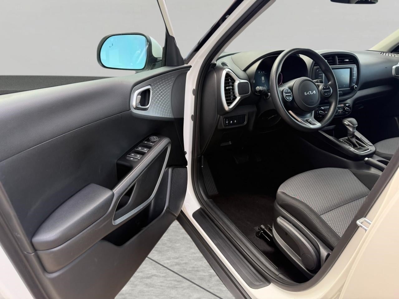 2023 Kia Soul LX IVT