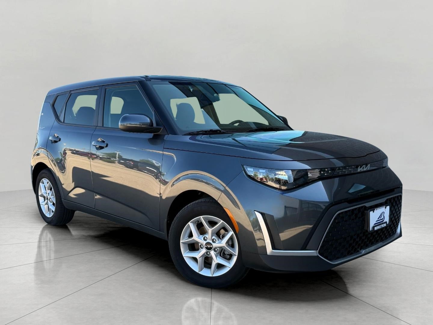 2023 Kia Soul 2.0L S IVT's photo