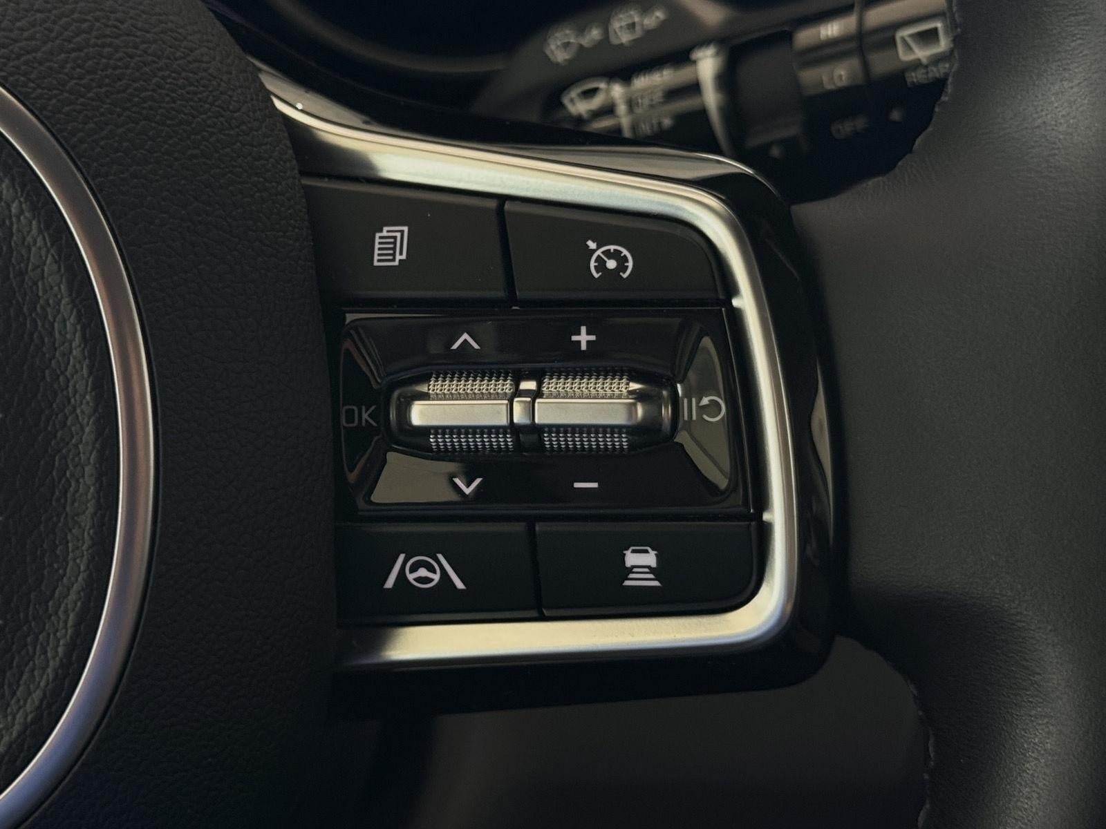 2024 Kia Carnival EX FWD