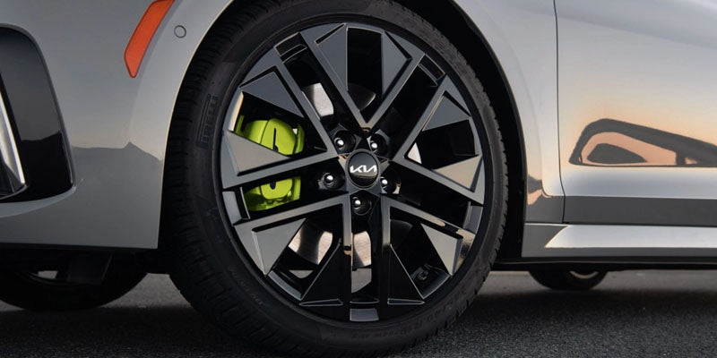 2025 Kia K5 wheels