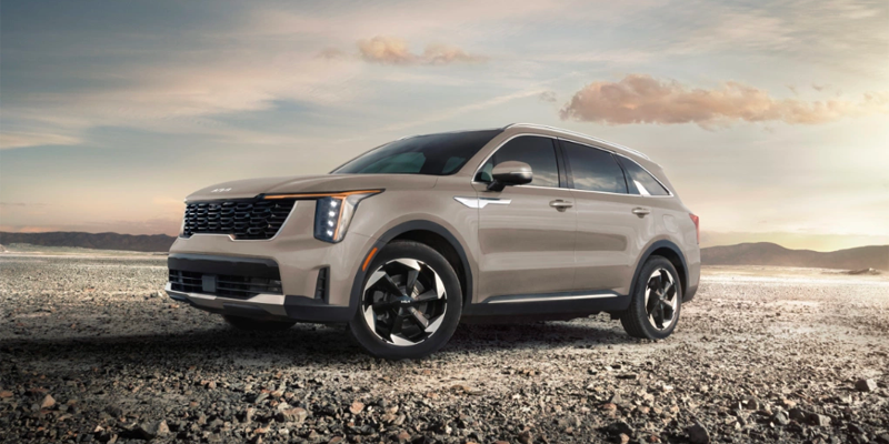 2025 Kia Sorento on dirt road